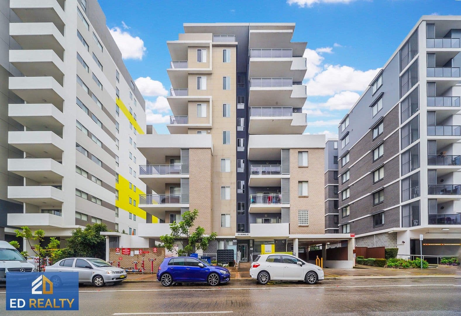Modern Apartment with Convenient Location — image 1